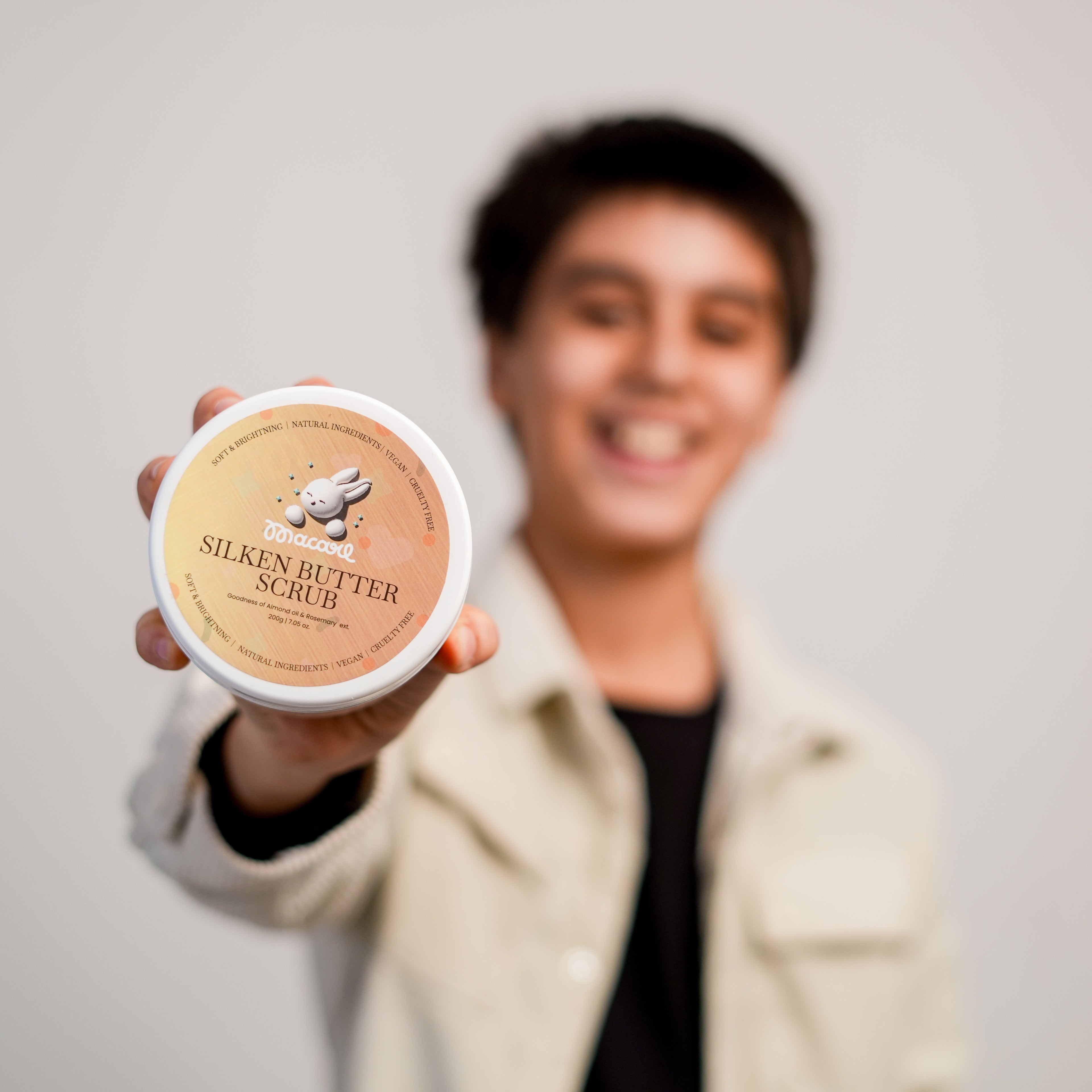 SILKEN BODY SCRUB (200 GM)